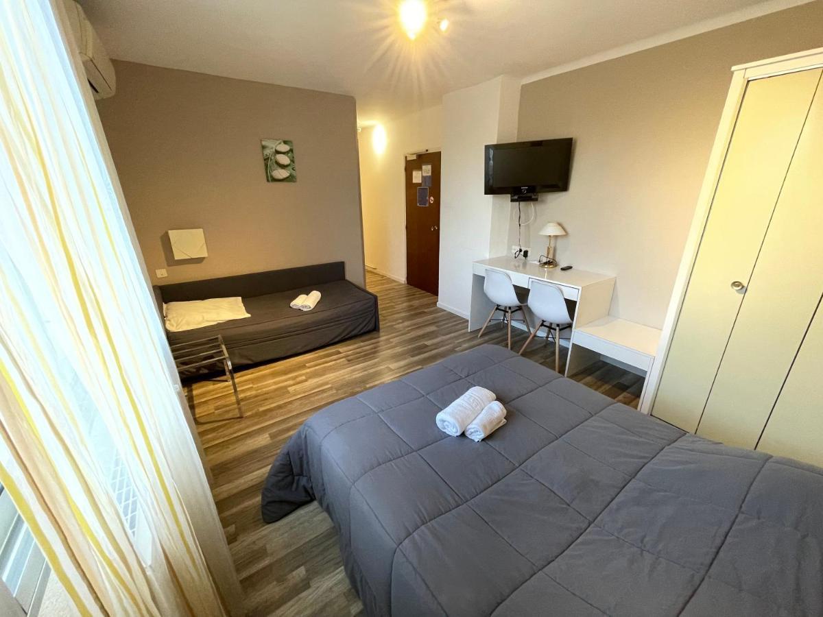 Hotel Les Chenes Sisteron Exterior foto
