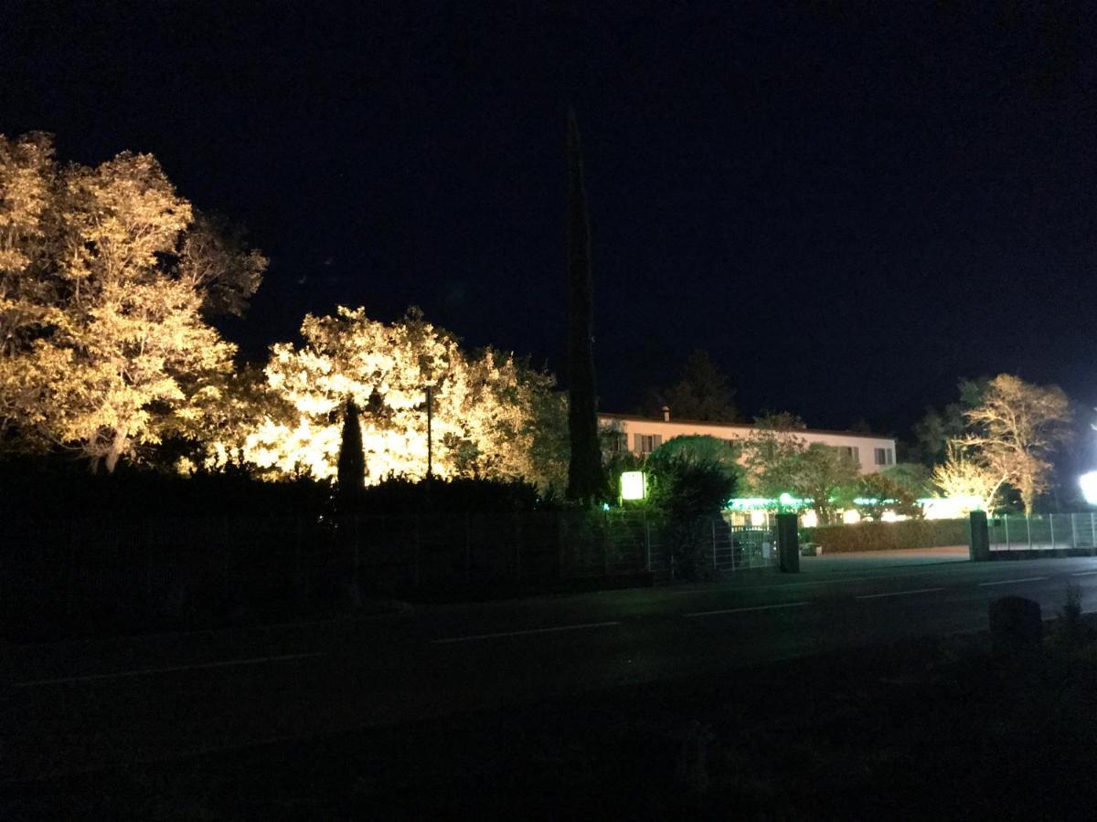 Hotel Les Chenes Sisteron Exterior foto