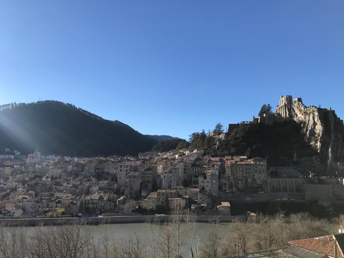 Hotel Les Chenes Sisteron Exterior foto